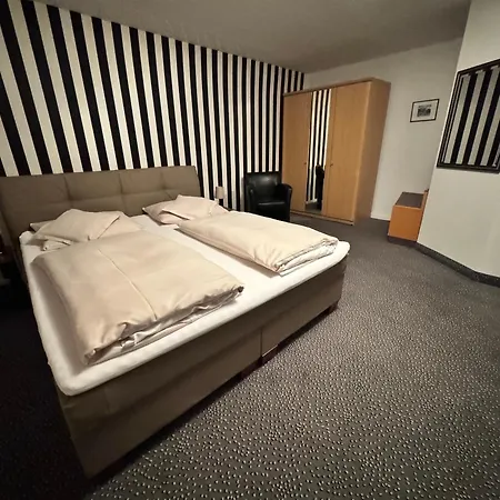 Und Restaurant Pinkenburg Отель Веннигзен