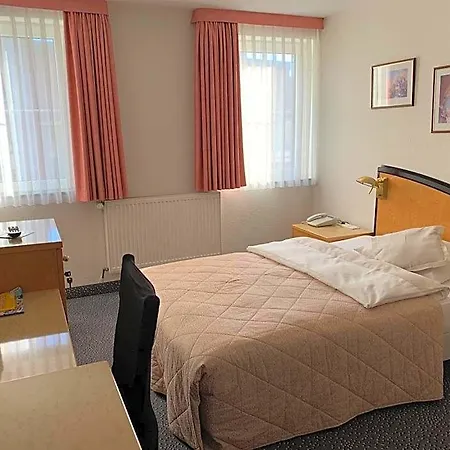 Und Restaurant Pinkenburg 3*