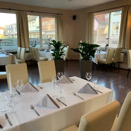 Отель Und Restaurant Pinkenburg Веннигзен